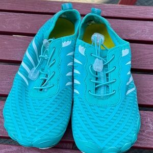 Turquoise Patterned Sneakers men’s water shoes